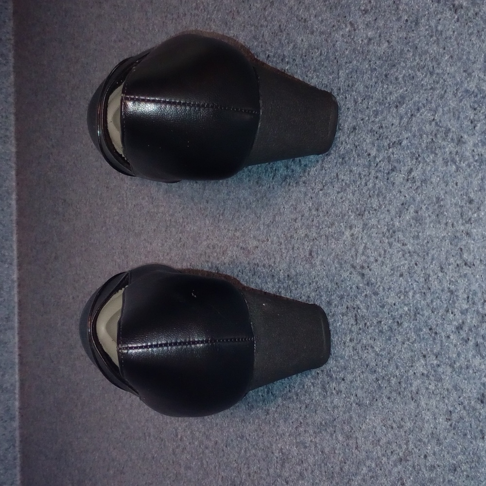 Time And True Size 9 Wedges. Like New* - image 4